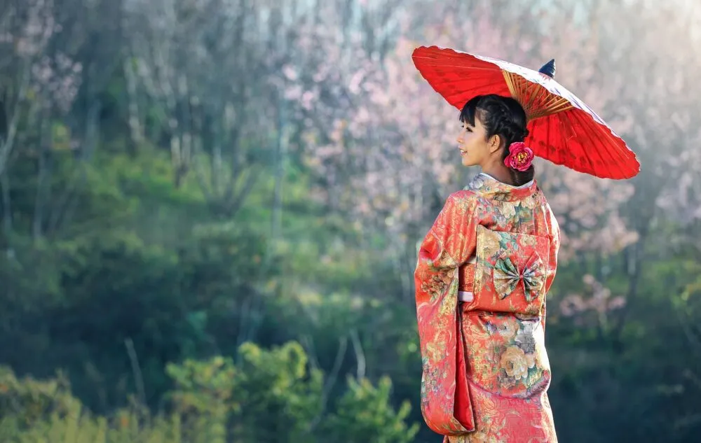 Japanse vrouw in kimono tijdens rondreis Japan 3 weken
