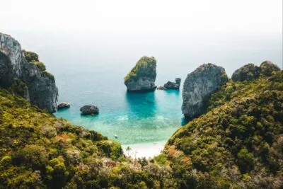 Thailand krabi overview water boten bergen