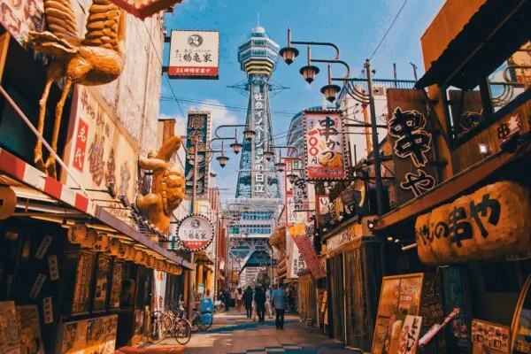 Tsutenkaku-toren in Osaka, Japan