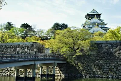osaka-tempel-brug-bomen