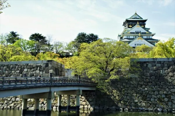 osaka-tempel-brug-bomen