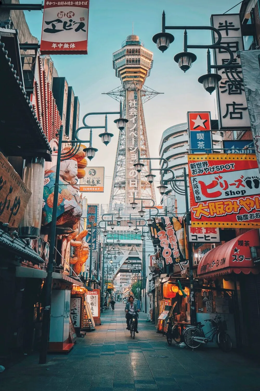 osaka-toren-straat-borden