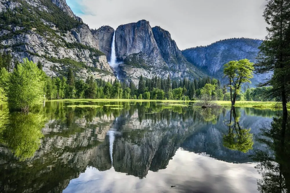 gebergte-yosemite-met-water