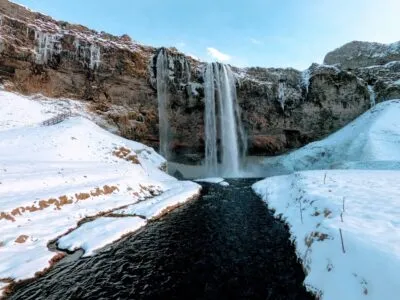 ijsland-header-waterval-sneeuw
