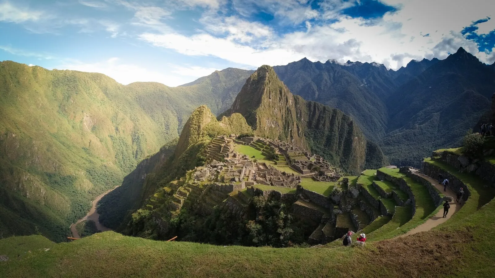 peru-gebergtes-met-groen-machu-pichu