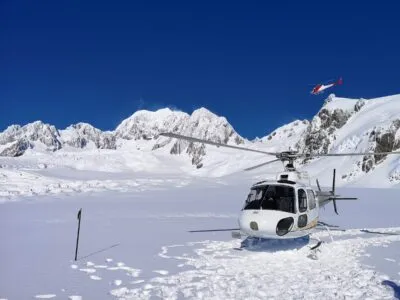 Ijsland Sneeuw Helikopter Op De Grond