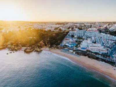 portugal-algarve-zee-zon-stad-gebouwen-header