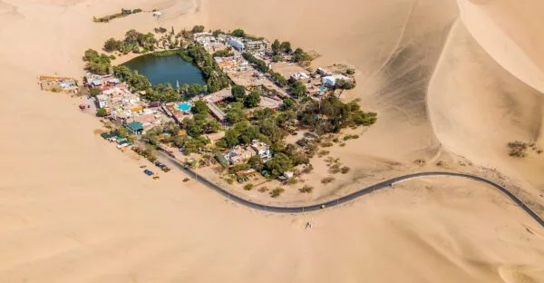 Huacachina Dorp Midden In De Woestijn Zand