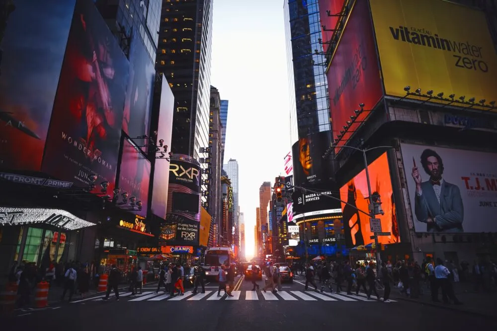 New York Times Square Mensen Oversteken Zeebrapad