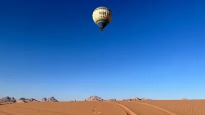Jordanie Wadi Rum Ballon In De Lucht