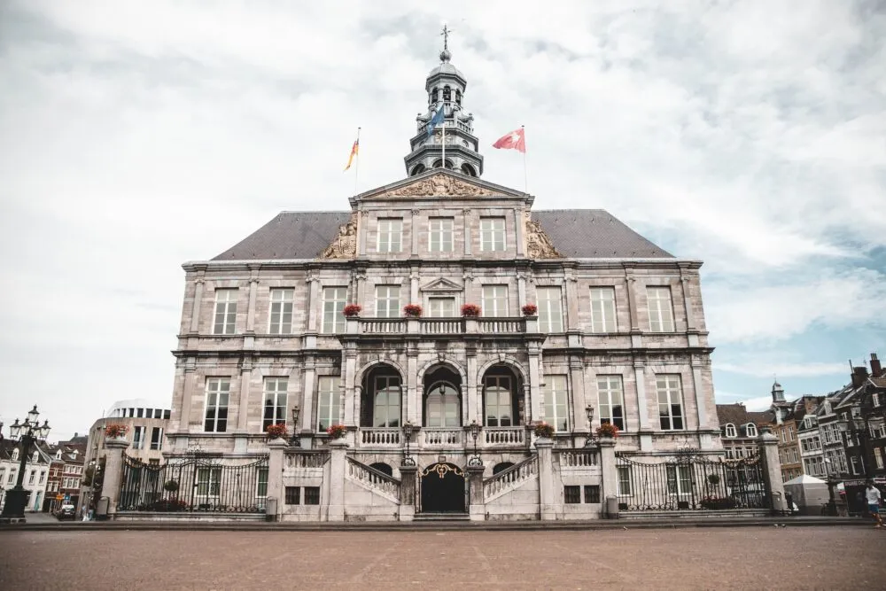 maastricht-gebouw-stadhuis