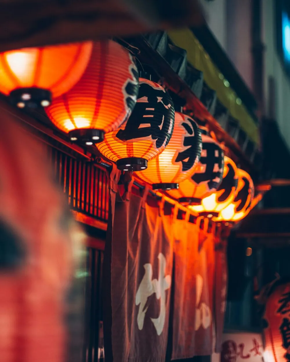 Lampionnen aan restaurant in Japan