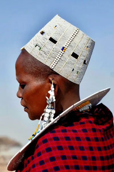 Traditioneel geklede Tanzaniaan