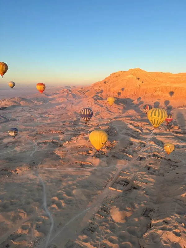 Ballonvaart tijdens de Egypte Rave