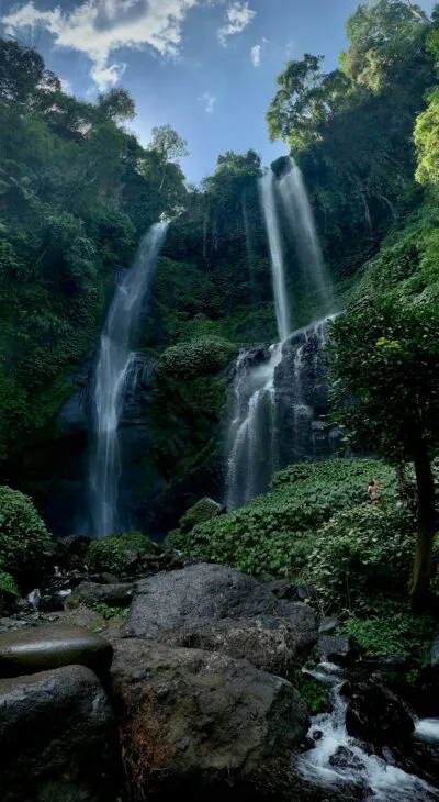 Indonesie Bali Waterval Groen Stenen