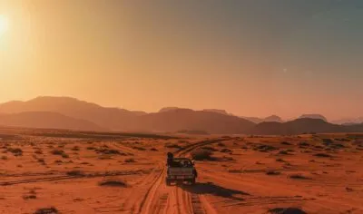 Woestijn met bergen in Jordanië