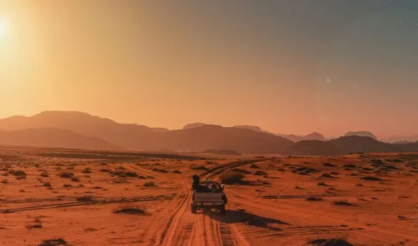 Woestijn met bergen in Jordanië