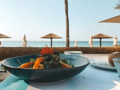 Eten met uitzicht op zee in Dubai, Emiraten