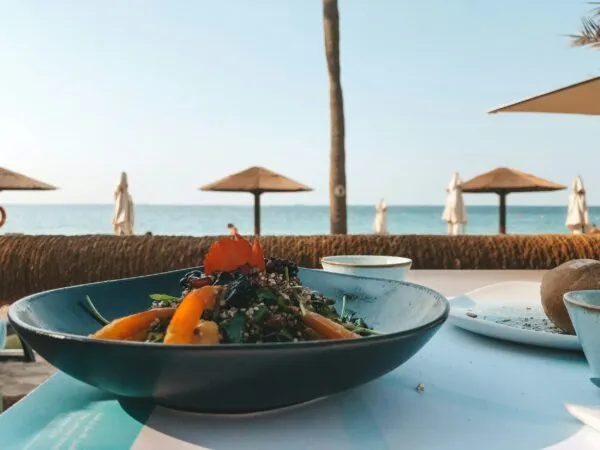 Eten met uitzicht op zee in Dubai, Emiraten