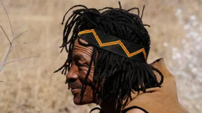 Botswaan in traditionele kleding in Botswana