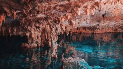 Rangko Cave op Komodo-eilanden, Indonesië