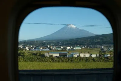Uitzicht op Mount Fuji vanui Shinkansen
