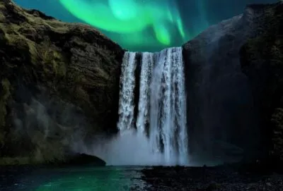 Skógafoss met noorderlicht in IJsland