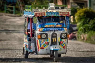 Kleurrijke tuktuk in Colombia