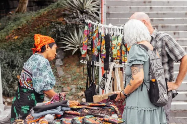 Vrouw spreekt Indonesische Taal