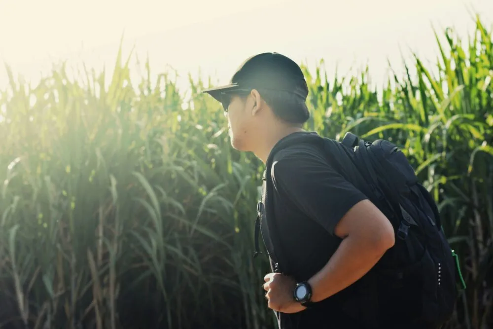 Thaise man met rugtas paklijst