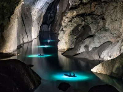 Boten in Hang Son Doong