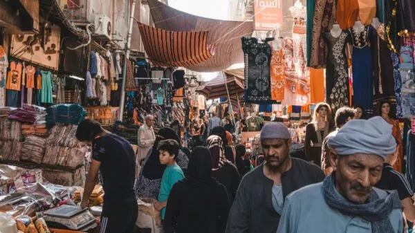 Mensen op de markt in Egypte