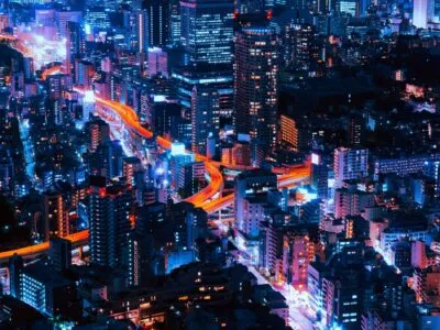 Skyline van Tokio in de nacht in Japan.