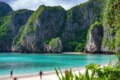 Strand van Maya Bay op Koh Phi Phi in Thailand.