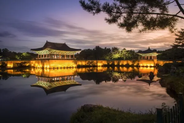 Tempel bij het water in Zuid-Korea.