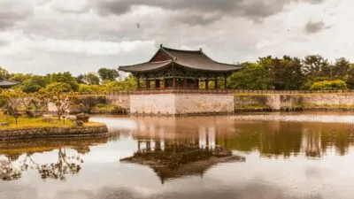 Tempel bij het water in Zuid-Korea.