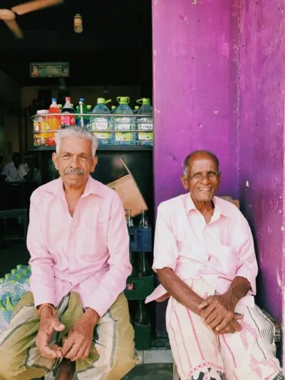 Sri Lanka Twee Lokale Mannen Bij Winkel