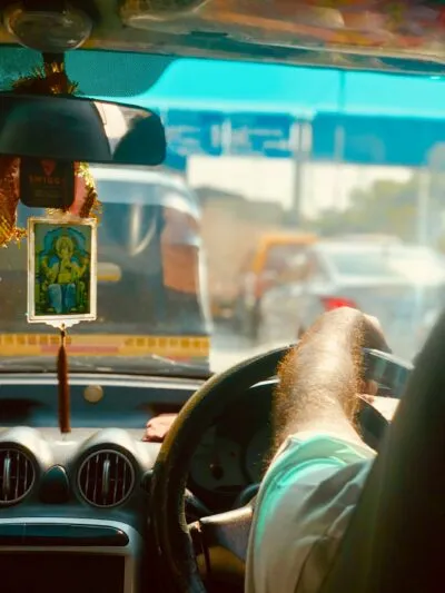 India Taxi Taxichauffeur Op Weg